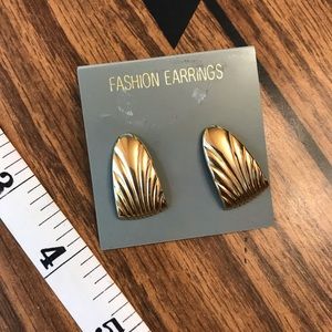 Vintage 80s/90s fashion earrings